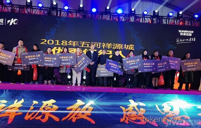 江苏人花式应援引爆苏超联赛热潮